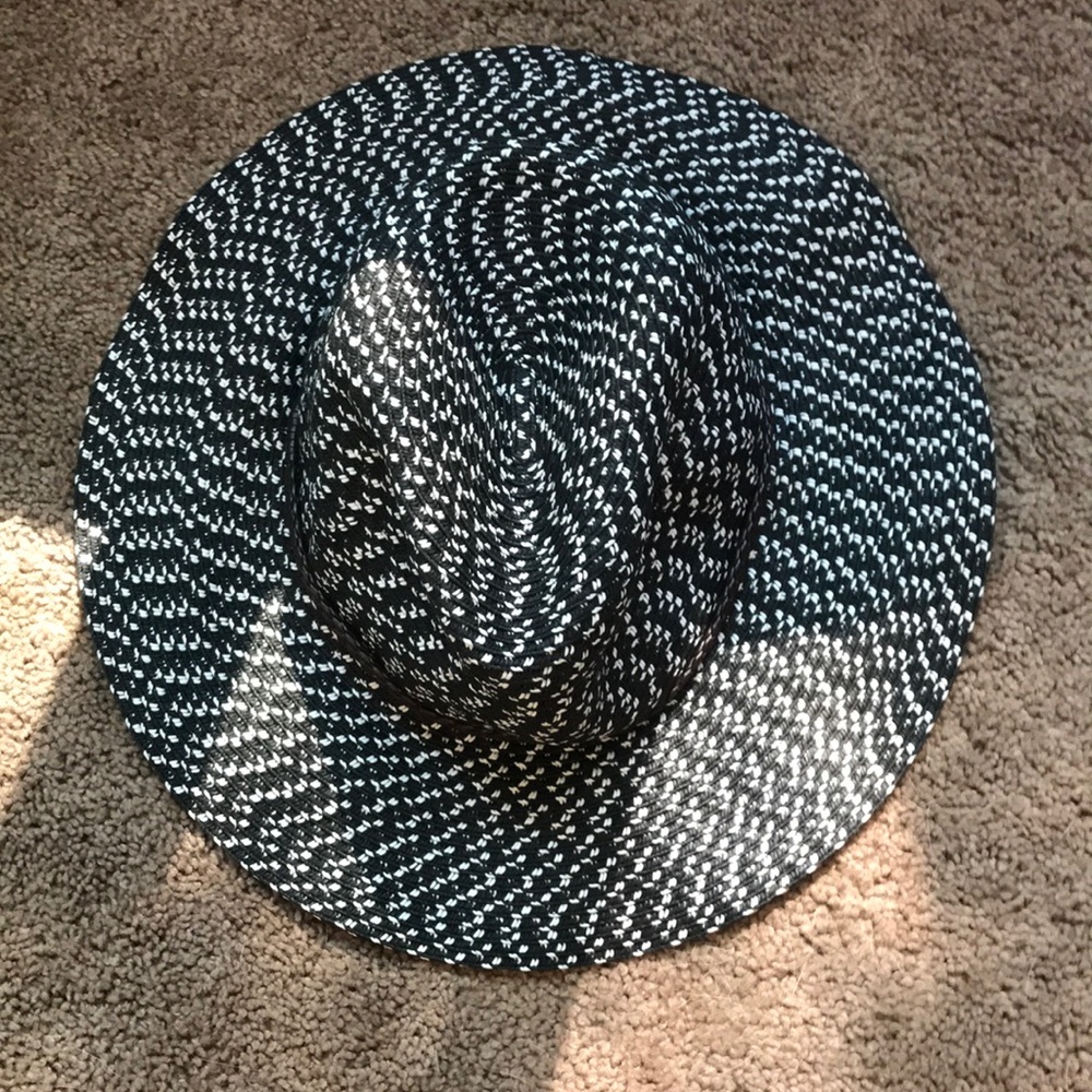 Black and white sun hat